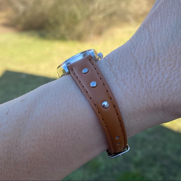 Tan faux leather Fashion watch w/ tiny stud accents New in box - Picture 7 of 10